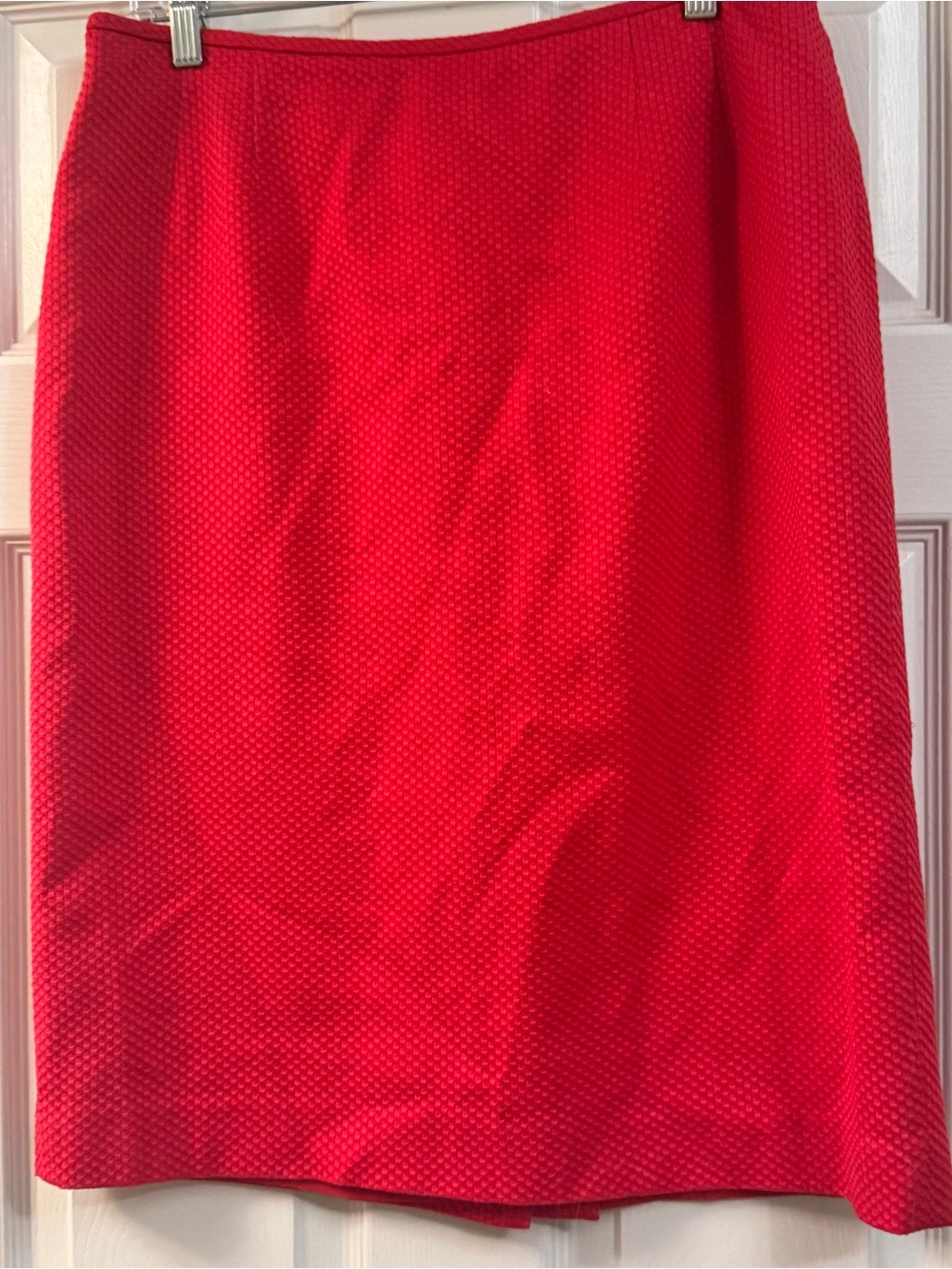 Le Suit Red Textured Pencil Skirt